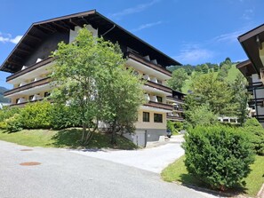 Residential Area, Home, House, Estate, Apartment, Hill Station, Balcony, Villa, Suburb, Mountain Village
