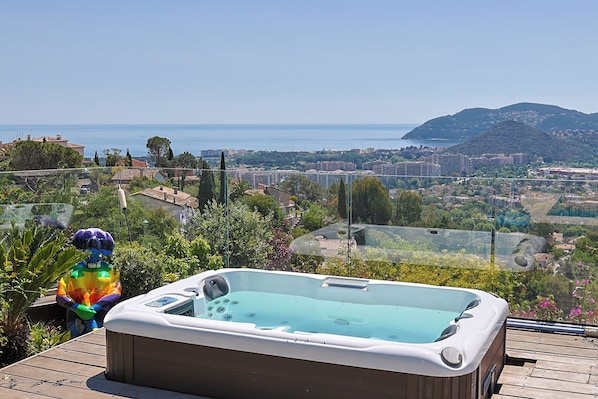 Bain à remous extérieur