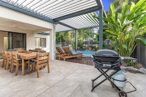 Pool and outdoor area 