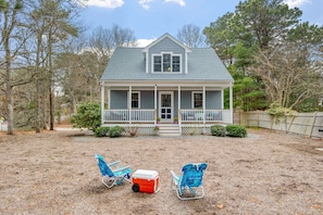 Kick off your shoes and let the good times begin—this spacious yard is ready for beach days, BBQs, and sunset sips with family and friends.