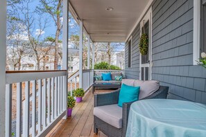 From morning coffees to evening chats, the farmer’s porch offers the perfect spot to unwind, surrounded by classic Cape Cod charm.