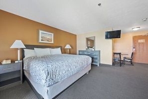 1 King Suite with Sleeper Sofa