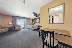 1 King Suite with Sleeper Sofa