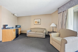1 King Suite with Sleeper Sofa