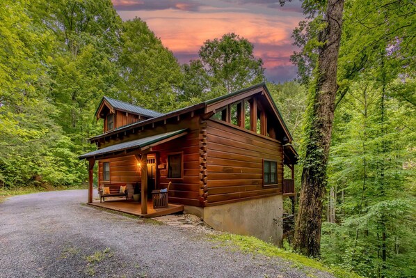 Tucked away in the Smokies, Hunter Hill Haven offers a rare escape—fully secluded in lush forest, it’s your private slice of peace, perfect for reconnecting with nature and those you love.