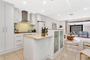 A fully equipped kitchen makes it easy to prepare everything from a morning espresso to a home-cooked dinner, with essential appliances including an oven, dishwasher, and espresso machine.