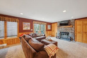 Indoors, Furniture, Living Room, Couch, Home Decor