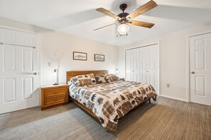Indoors, Appliance, Ceiling Fan, Home Decor, Light Fixture