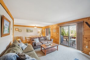 Indoors, Architecture, Building, Furniture, Living Room