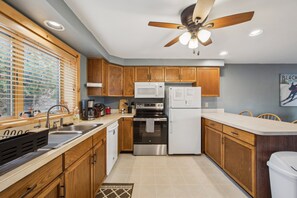 Indoors, Kitchen, Appliance, Microwave, Oven