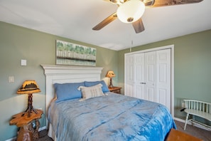Lamp, Bed, Furniture, Indoors, Bench
