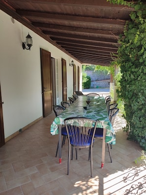 Outdoor dining