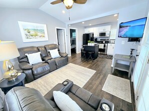 Living Room w/ Recliners
