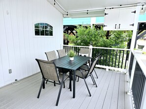 Outdoor Dining for 6