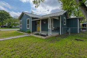 This corner lot provides ample outdoor space on a quiet street. Plus, it’s within walking distance to the iconic Faust Street Bridge.