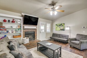 Living Room | Single-Story Home | Fireplace | Smart TV | Board Games