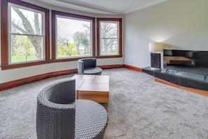 Living Room | Smart TV