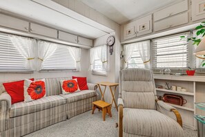 Living Room | 2nd Floor | Queen Sleeper Sofa | Smart TV | Books/Board Games