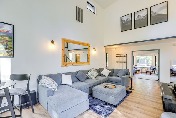 Sunriver Vacation Rental | 4BR | 3BA | 1,650 Sq Ft | 4 Steps to Enter