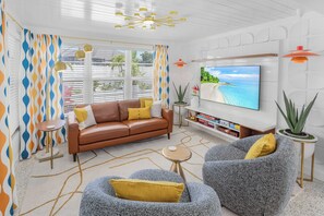 Groovy Game Den | Smart TV | Board Games | Free WiFi (High Speed)