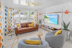 Groovy Game Den | Smart TV | Board Games | Free WiFi (High Speed)