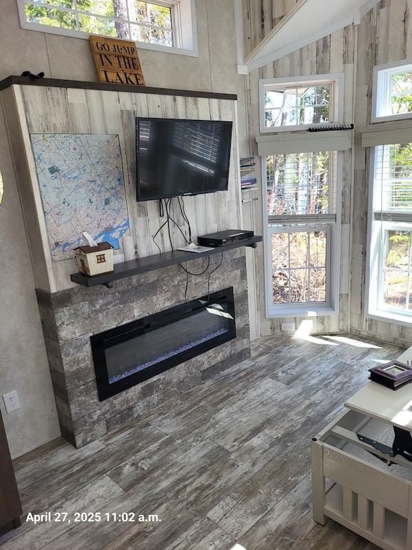 Fireplace, HD satellite tv