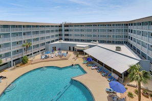 Unit Views | 4th-Floor Condo | 0.9 Mi to Shelter Cove Towne Centre