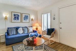 Living Room | Queen Sleeper Sofa | Smart TV | Free WiFi