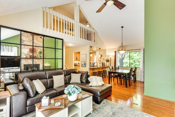 Salem Vacation Rental | 2BR | 2BA | 1,200 Sq Ft | 8 Steps Required