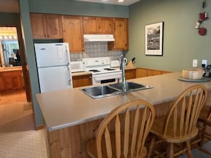Kitchen Breakfast Bar