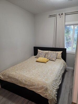 bedroom 3 with Queen size bed