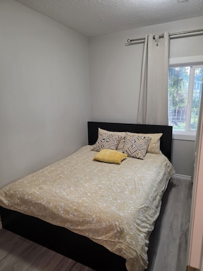 bedroom 3 with Queen size bed