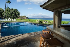 Poolside bar