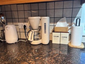 Kaffee und/oder Kaffeemaschine
