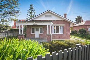 5 View St Sandy Bay Retreats Tasmania May 2025_8