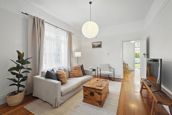 5 View St Sandy Bay Retreats Tasmania May 2025_14