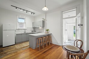 5 View St Sandy Bay Retreats Tasmania May 2025_17
