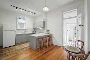 5 View St Sandy Bay Retreats Tasmania May 2025_17