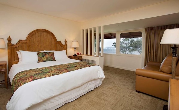 Elegant unit with a King size bed and a sofa bed