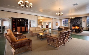Lobby area, in case you arrive earlier, do not worry! You may enjoy all building's amenities ‘til your unit is ready!
