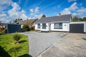 Hazeley - 3 Bedroom Holiday Home - Begelly (25313)