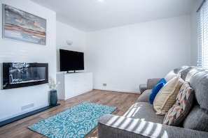 Hazeley - 3 Bedroom Holiday Home - Begelly (25280)