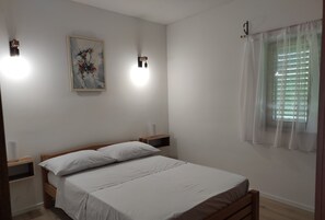 Schlafzimmer 1