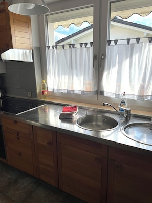 Ferienwohnung Marion - Maisonette, 78 qm, für 2 - 4 Pers., Balkon, Kabel/SAT-TV, Internetanschluss-Küchenzeile