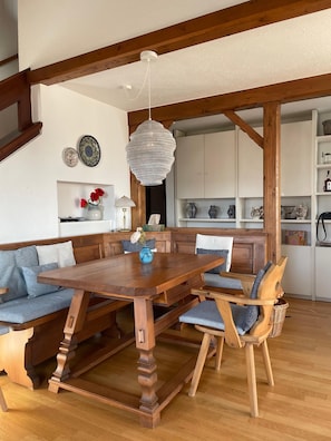 Ferienwohnung Marion - Maisonette, 78 qm, für 2 - 4 Pers., Balkon, Kabel/SAT-TV, Internetanschluss-Essecke