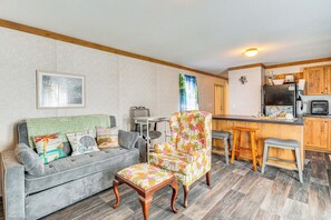 Living Room | Queen Sleeper Sofa | Arcade Game | Laptop-Friendly Workspace