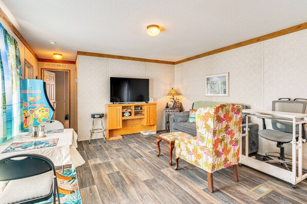 Punta Gorda Vacation Rental | 2BR | 2BA | 830 Sq Ft | 6 Steps Required