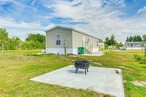 Spacious Yard | Wood-Burning Fire Pit (Wood Provided) | Gas Grill
