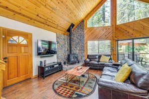 Living Room | Main Level | Central A/C & Heat | Free WiFi | Gas Stove | Smart TV