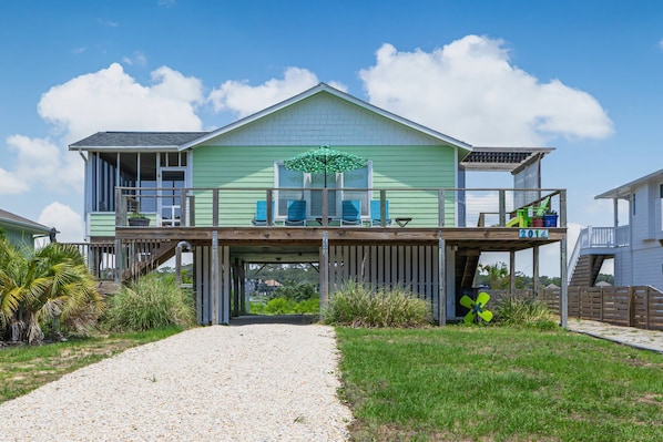 Front View of this wonderful Classic Beach Cottage